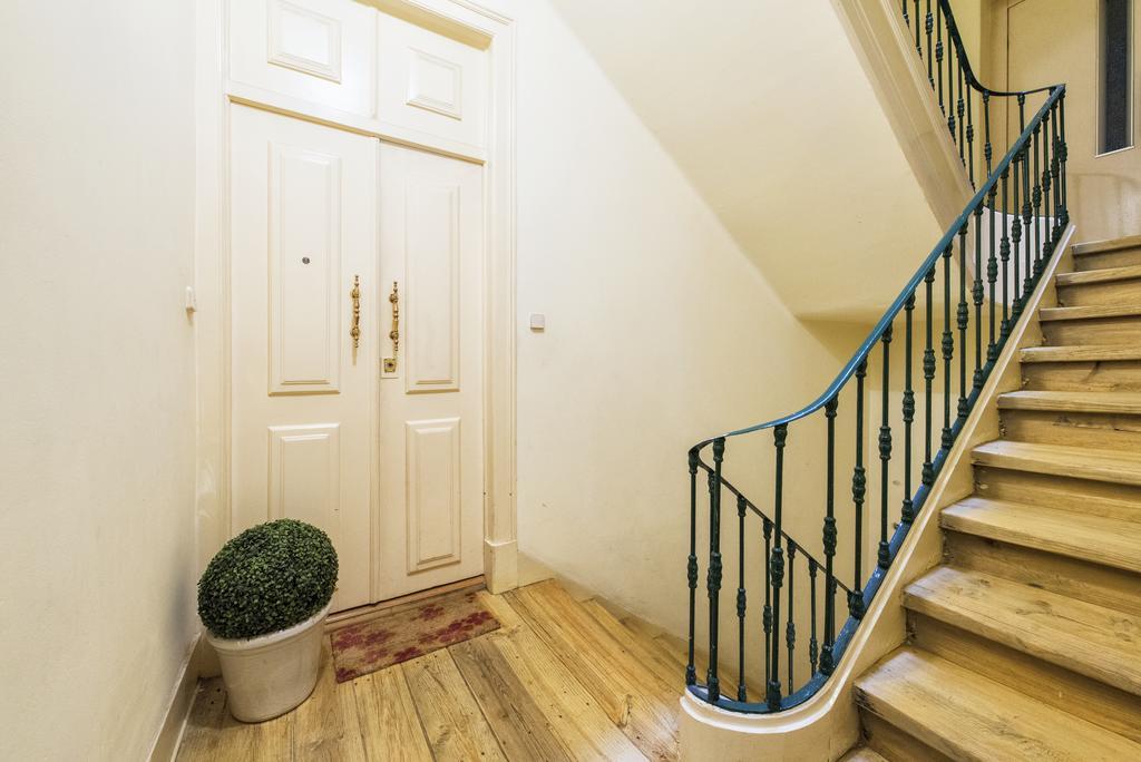 Caza Latina Apartment Lisbon Luaran gambar